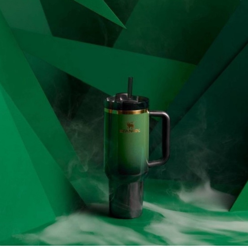 New In Box Stanley Wicked Collab 40oz Tumbler💚💚Elphaba - Picture 3 of 7